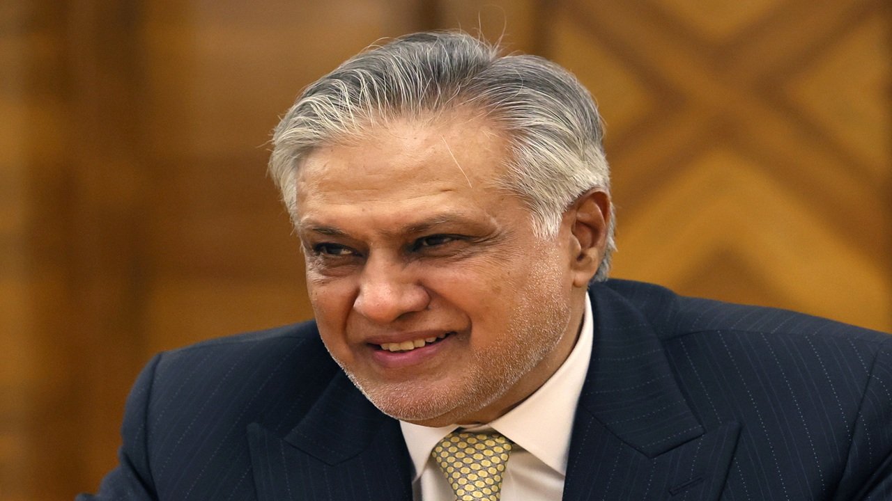 Pakistan: "İran, Pakistan bandıralı 20 geminin Hürmüz'den geçmesine izin verdi"