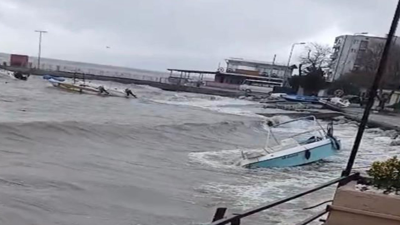 Gemlik ve Kumla'yı lodos vurdu, çok sayıda tekne battı
