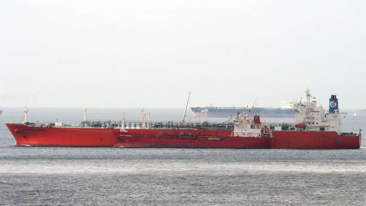 İran bağlantılı LPG tankeri ABD ablukasını aştı