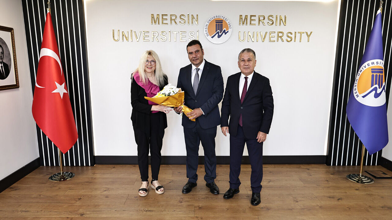 Prof. Dr. Ünal Özdemir, Mersin Üniversitesi Denizcilik Fakültesi dekanlığı görevini devraldı