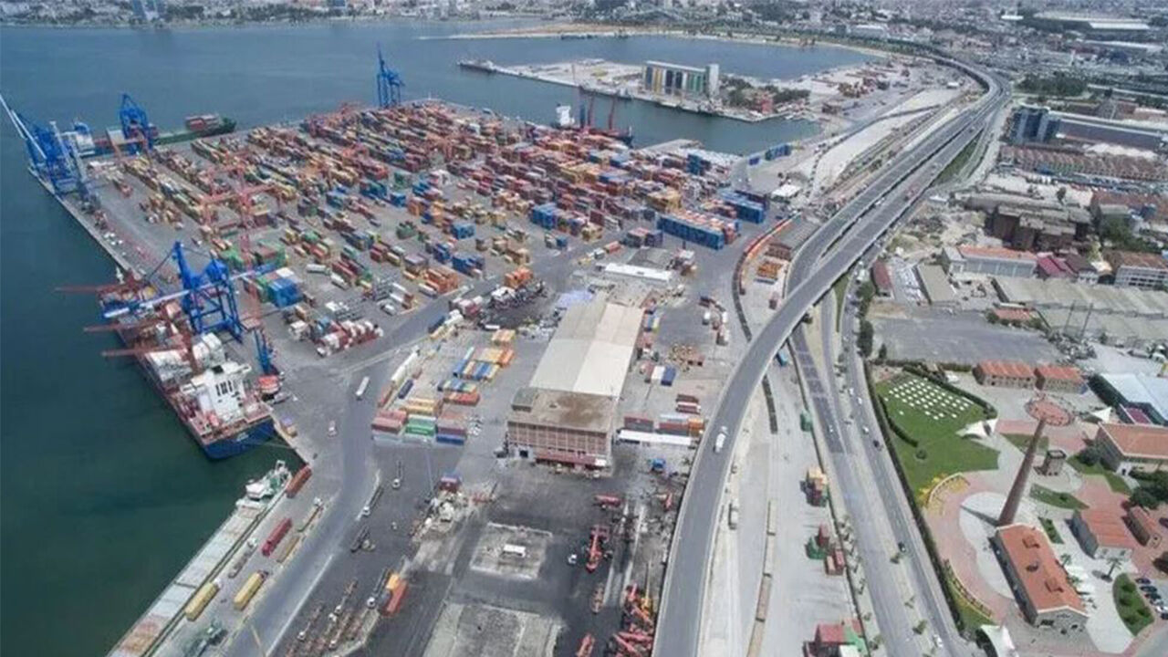 İzmir Limanı'nın Türkiye Varlık Fonu'na devri tamamlandı
