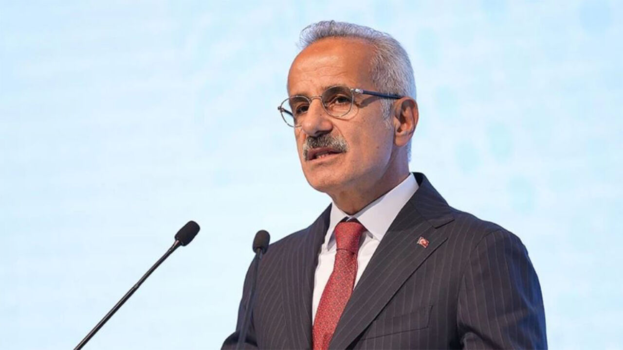 Uraloğlu: 2025'te limanlarımızda 553,3 milyon ton yük elleçledik