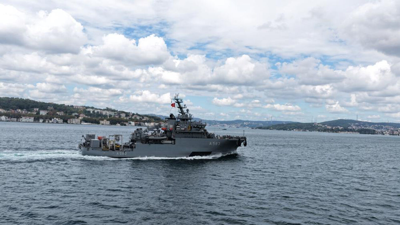 TCG Işın gemisi İstanbul'da