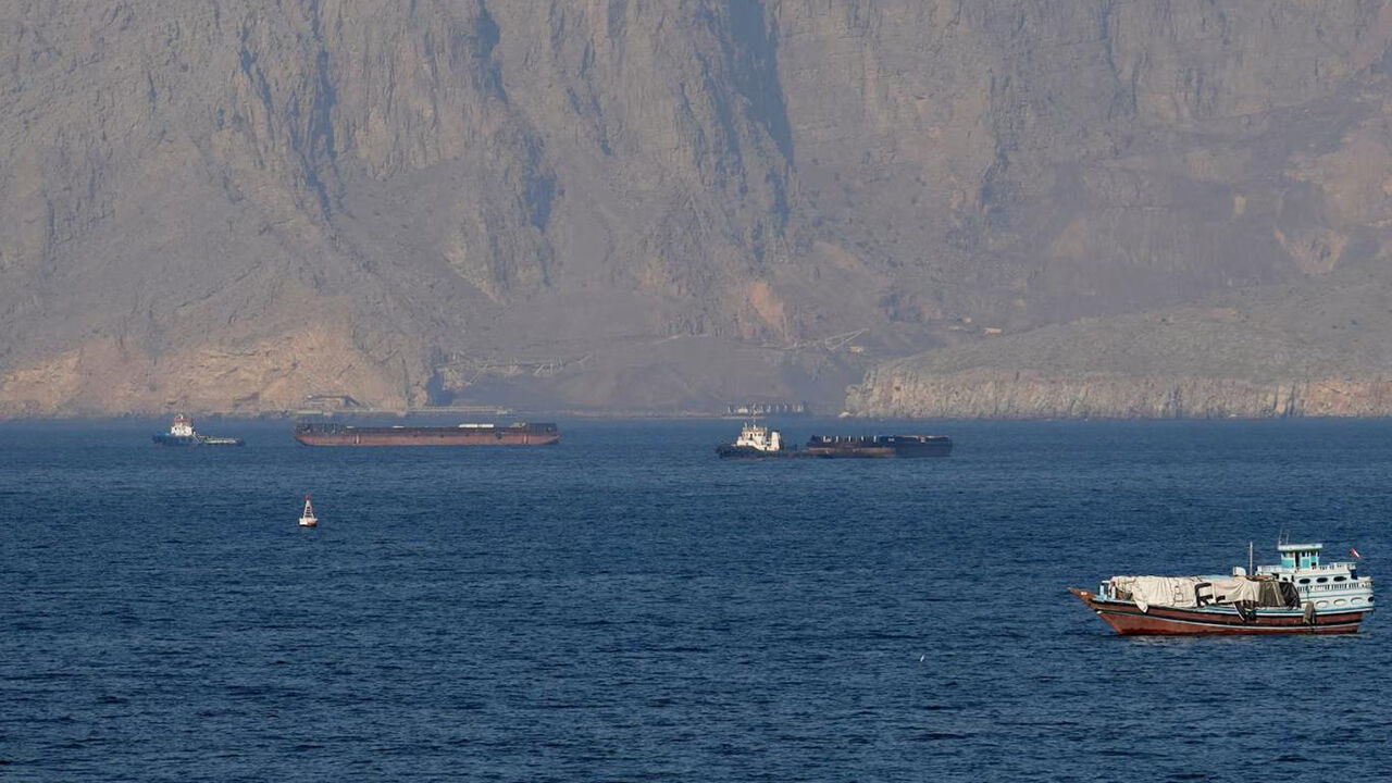 "Hürmüz'e izinsiz giren tankerler deniz mayınlarına çarptı"