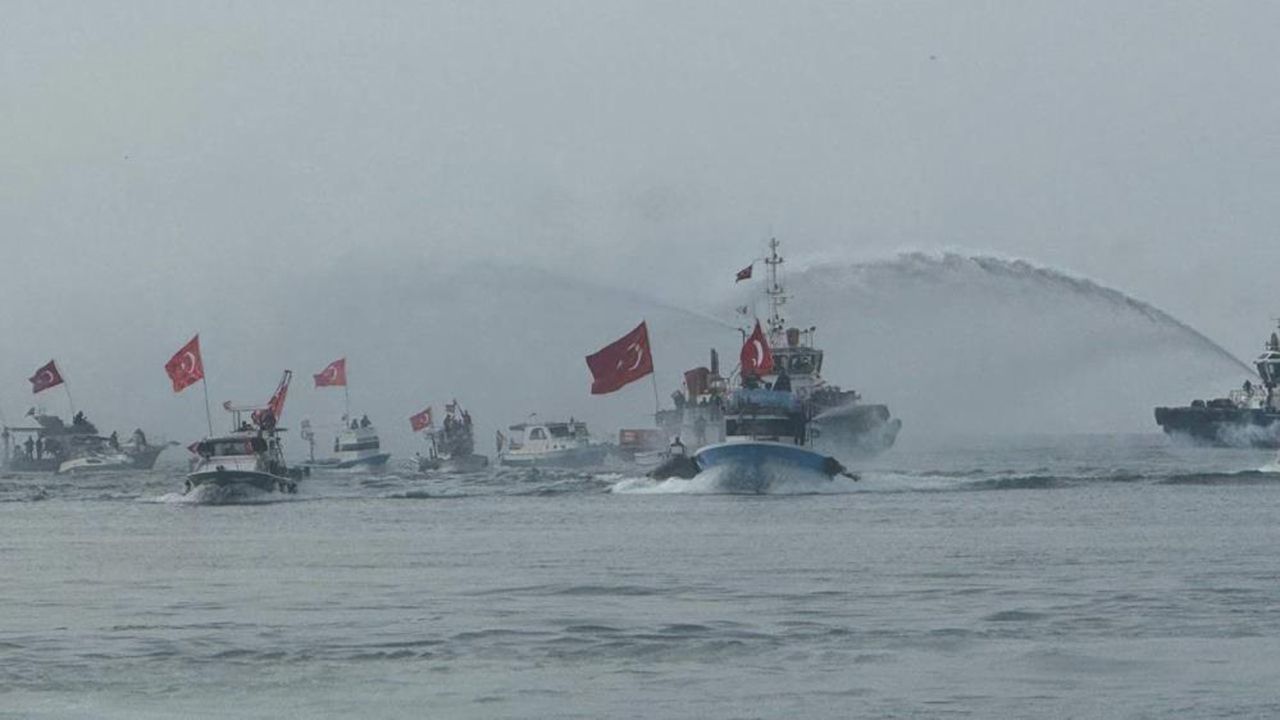 Limanda Cumhuriyet Bayramı'na özel deniz gösterisi