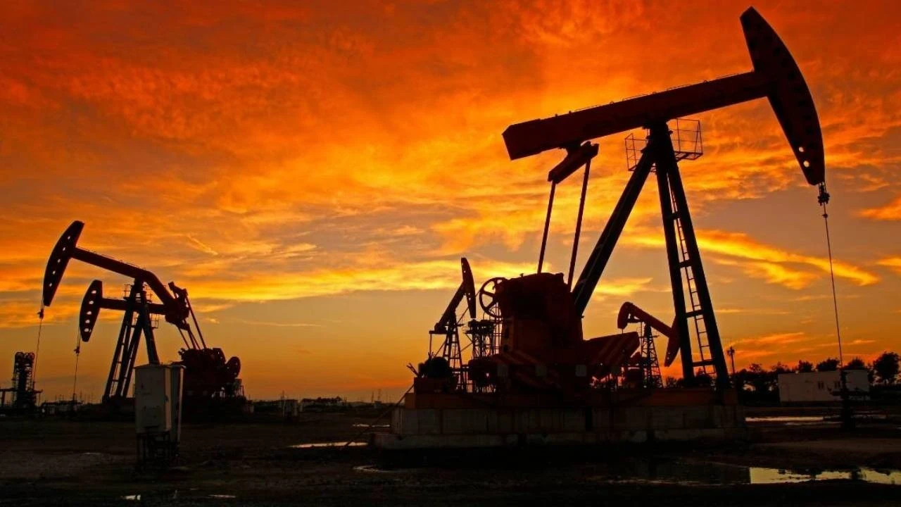 Petrol, Çin’in yakıt ihracatını kısıtlamasıyla yükseldi
