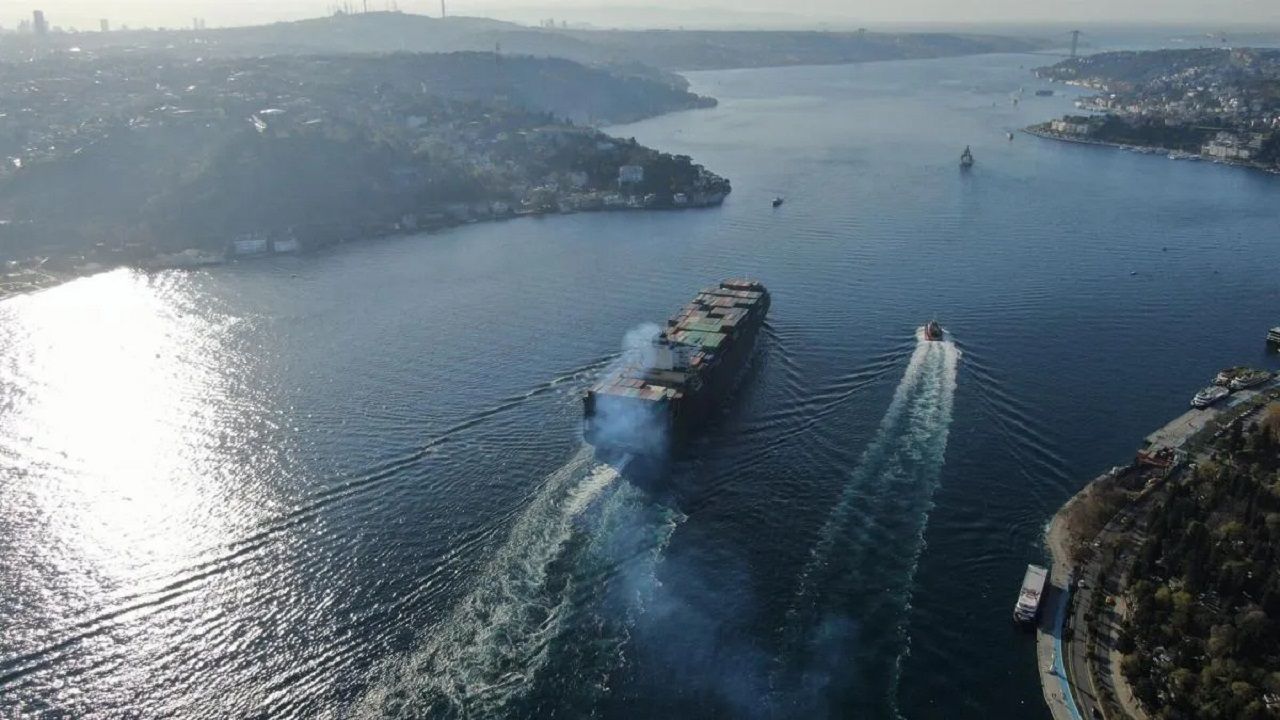 İstanbul Boğazı gemi trafiğine yeniden açıldı