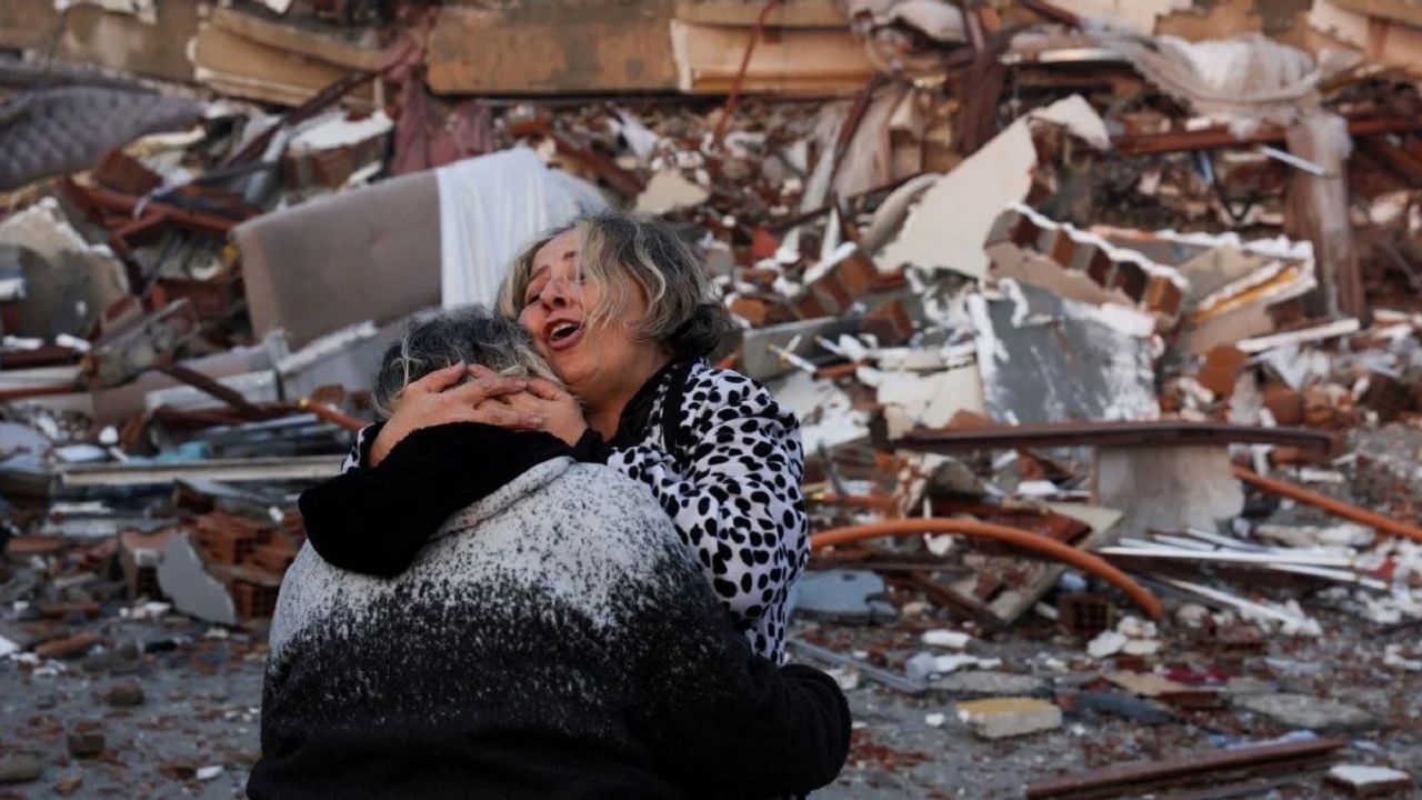 Depremin bilançosu ağırlaşıyor: 8 bin 574 can kaybı
