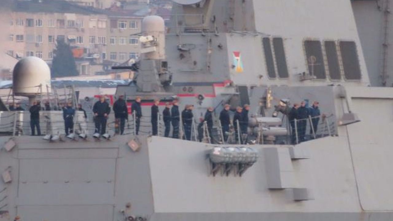 ABD Büyükelçisi, İstanbul Boğaz'ındaki savaş gemisini ziyaret etti