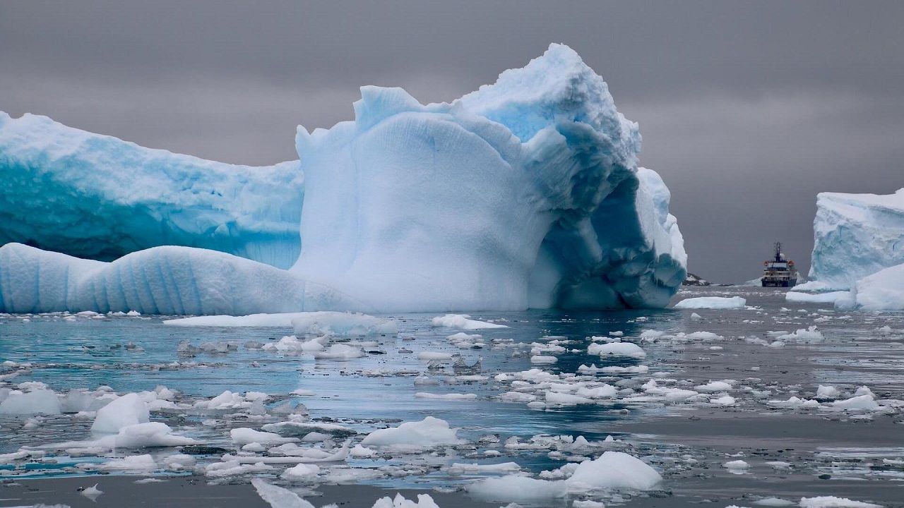 Antarktika'yı çevreleyen deniz buzu örtüsü en düşük seviyede