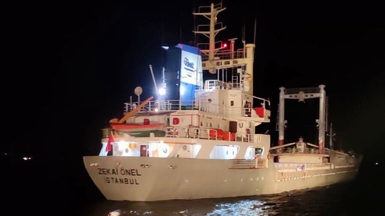 Gemide rahatsızlanan personel Kıyı Emniyeti ekiplerince tahliye edildi