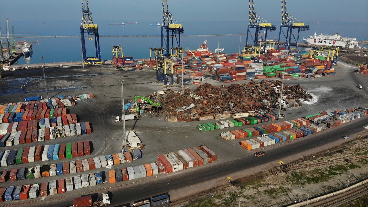 Yangının ardından İskenderun Limanı havadan görüntülendi