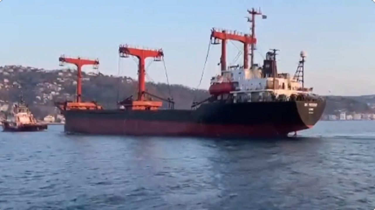 İstanbul Boğazı'nda kargo gemisi arızalandı