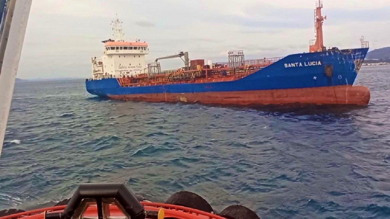 Çanakkale Boğazı’nda arızalanan gemi Karanlık Liman demir bölgesine çekildi