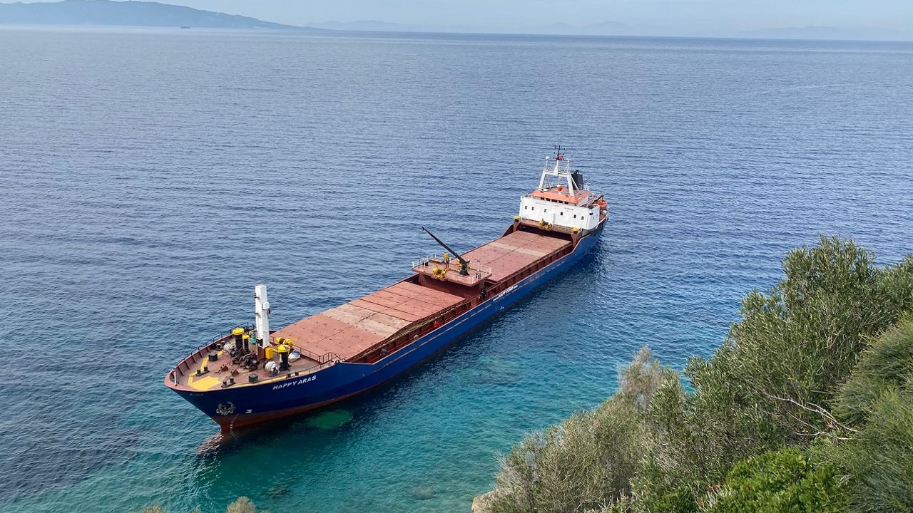 Ukrayna’dan Mersin’e giden yük gemisi karaya oturdu