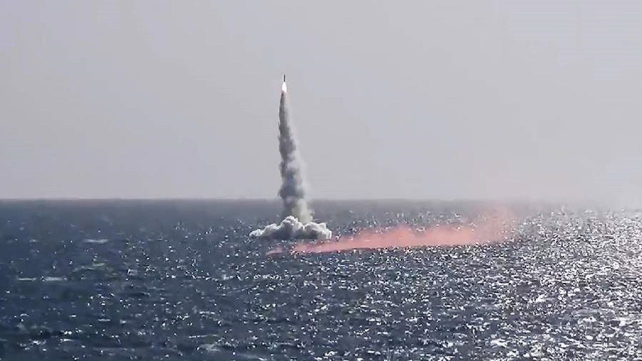 Kuzey Kore, denizaltından 2 seyir füzesi fırlattı