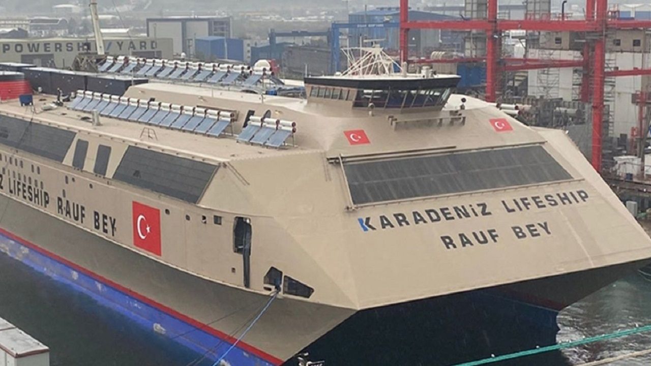 Karadeniz Holding'in Rauf Bey isimli gemisi İskenderun'a doğru yola çıktı