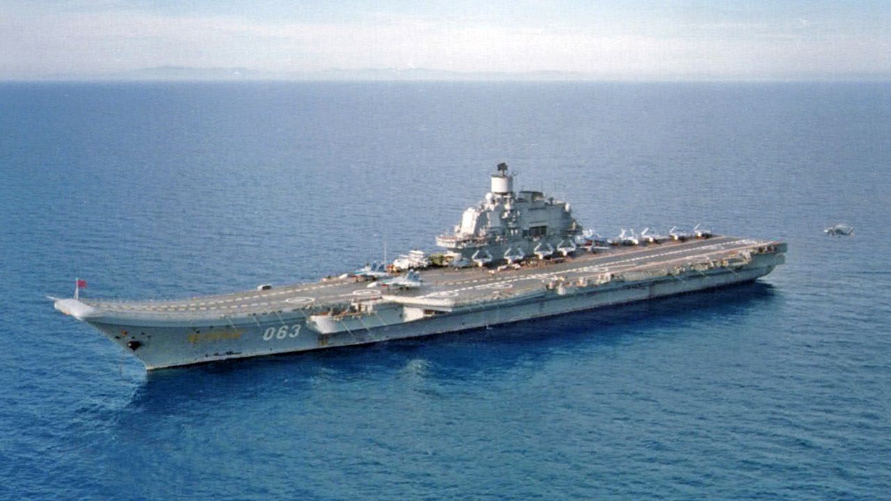 Rusya’nın tek uçak gemisi Kuznetsov kuru havuzdan ayrıldı