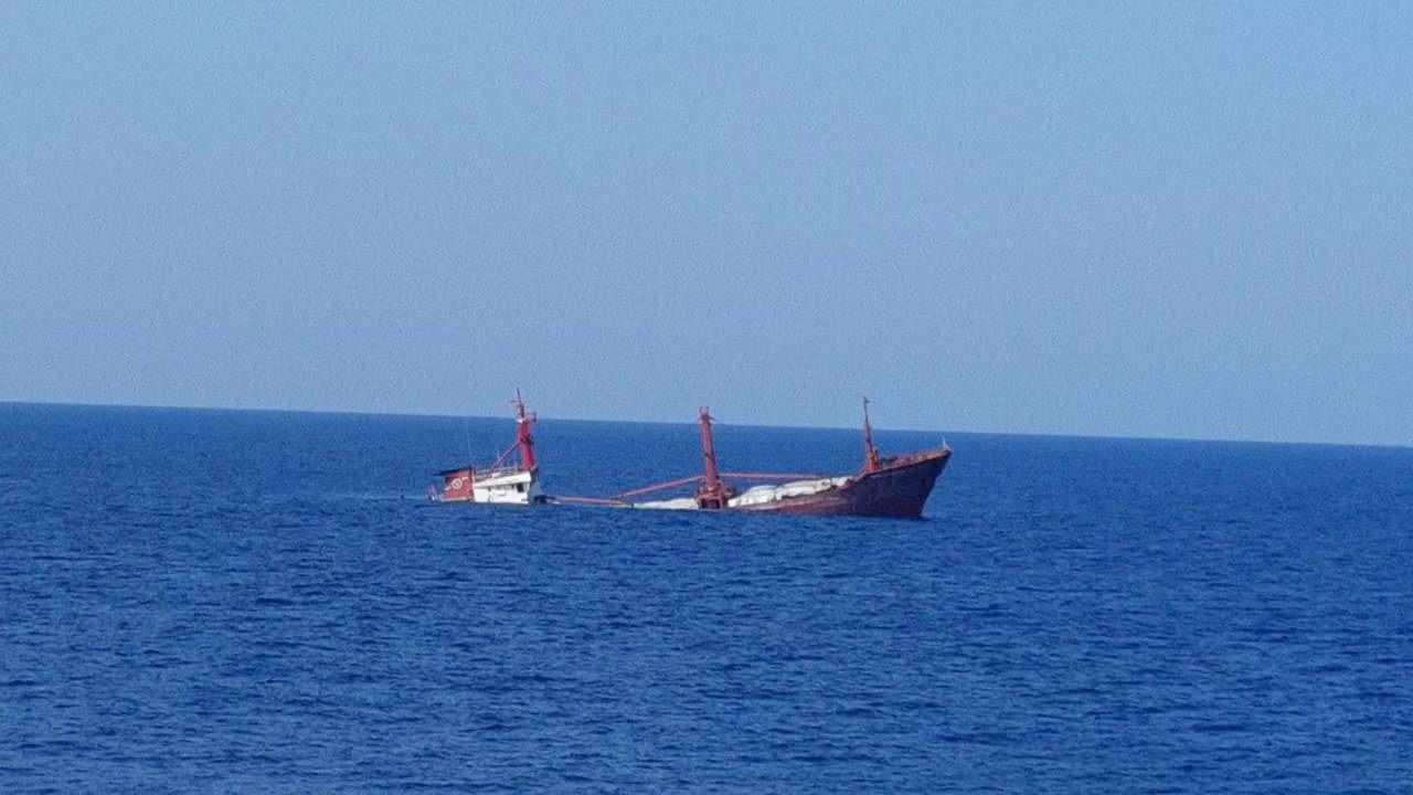 Antalya açıklarında batan geminin kirliliğe yol açacağı endişesi