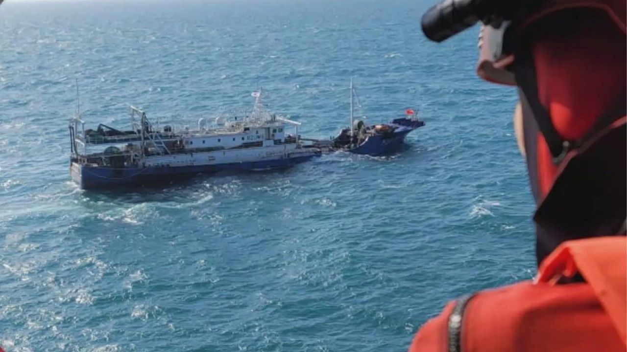 Hint Okyanusu'nda alabora olan Çin balıkçı gemisi battı