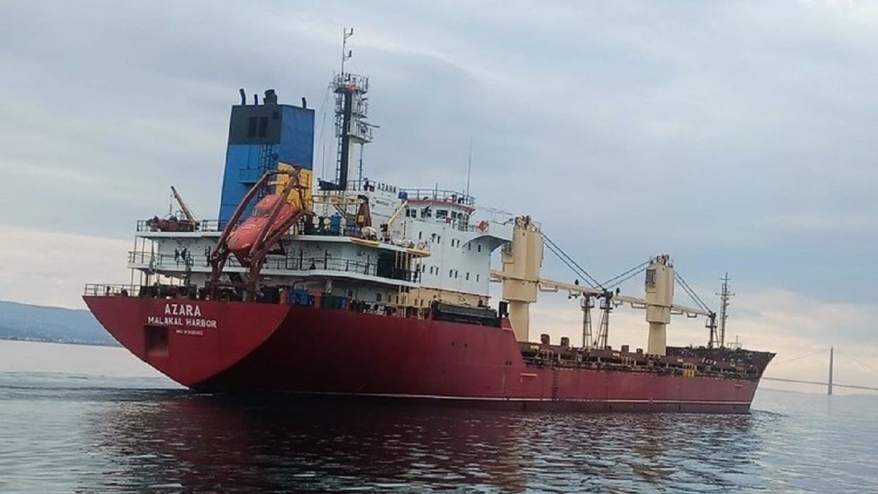 Çanakkale Boğazı’nda gemide rahatsızlanan personel tahliye edildi