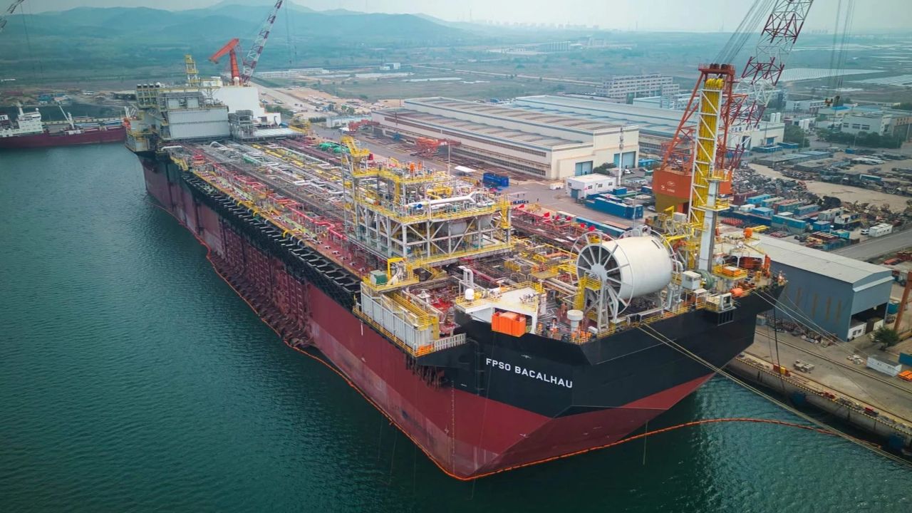 Çin'de dünyanın ilk M350 yüzer petrol üretim üssü teslim edildi