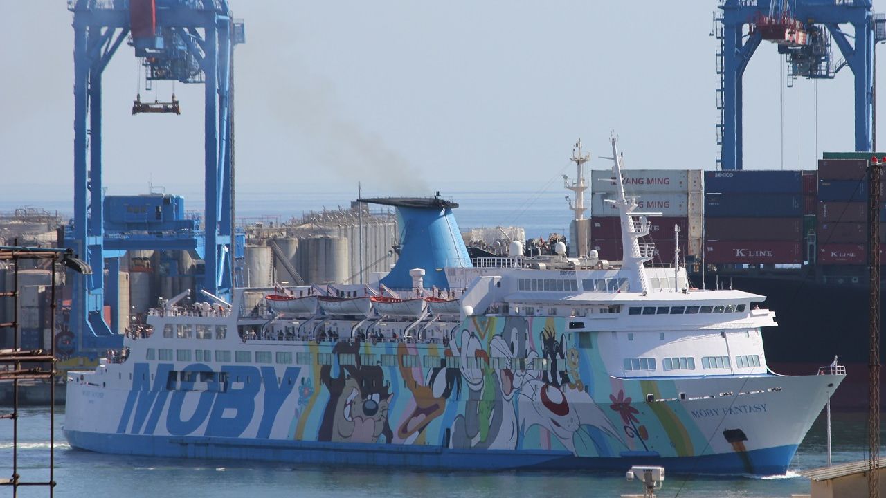 Çin'de inşa edilen lüks gemi İtalya'ya doğru yola çıktı