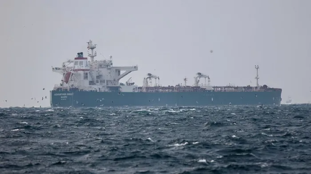 İran, Hürmüz Boğazı'nda petrol tankerine el koydu