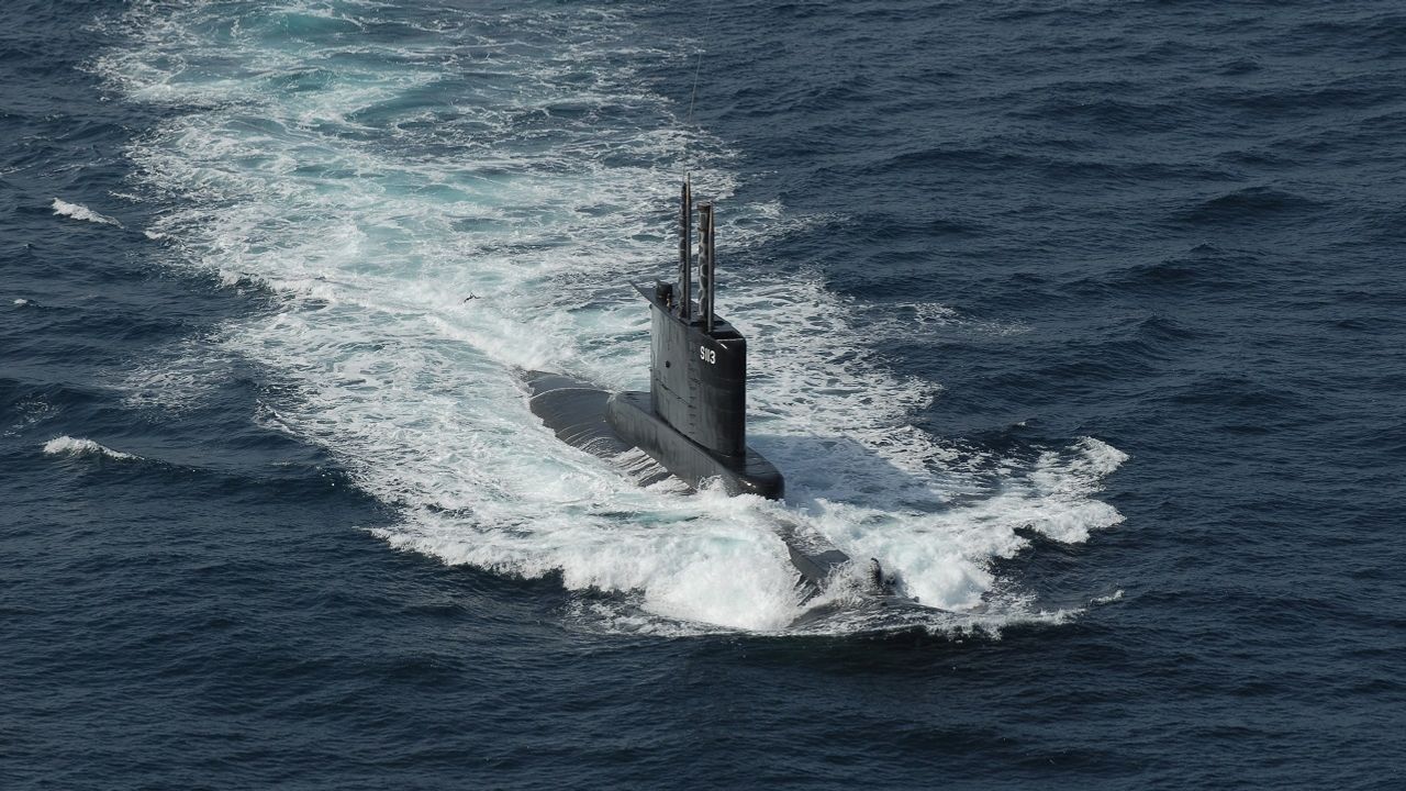 Rusya tatbikatta sahte düşman denizaltısını imha etti