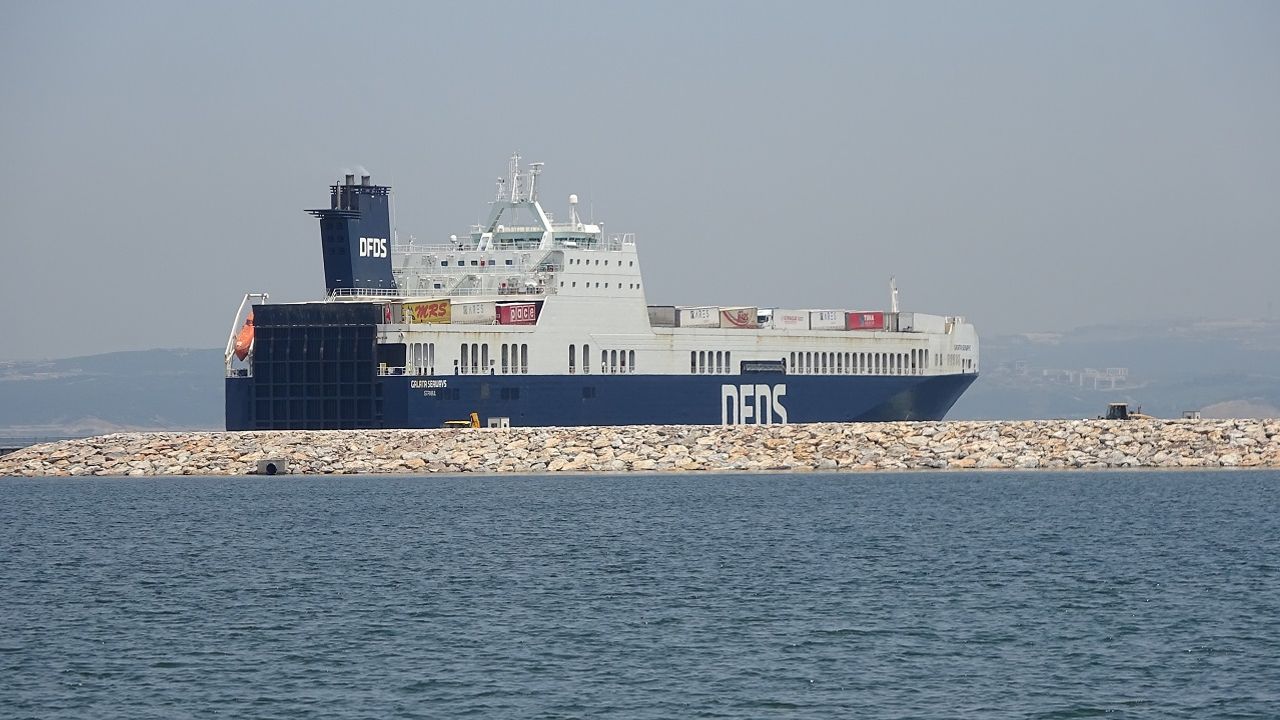 Alıkonulmak istenen Türk bayraklı Galata Seaways Yalova’ya döndü