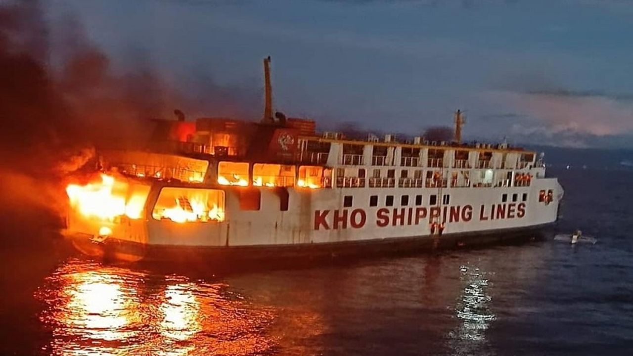 Filipinler'de 120 yolcunun bulunduğu feribotta yangın