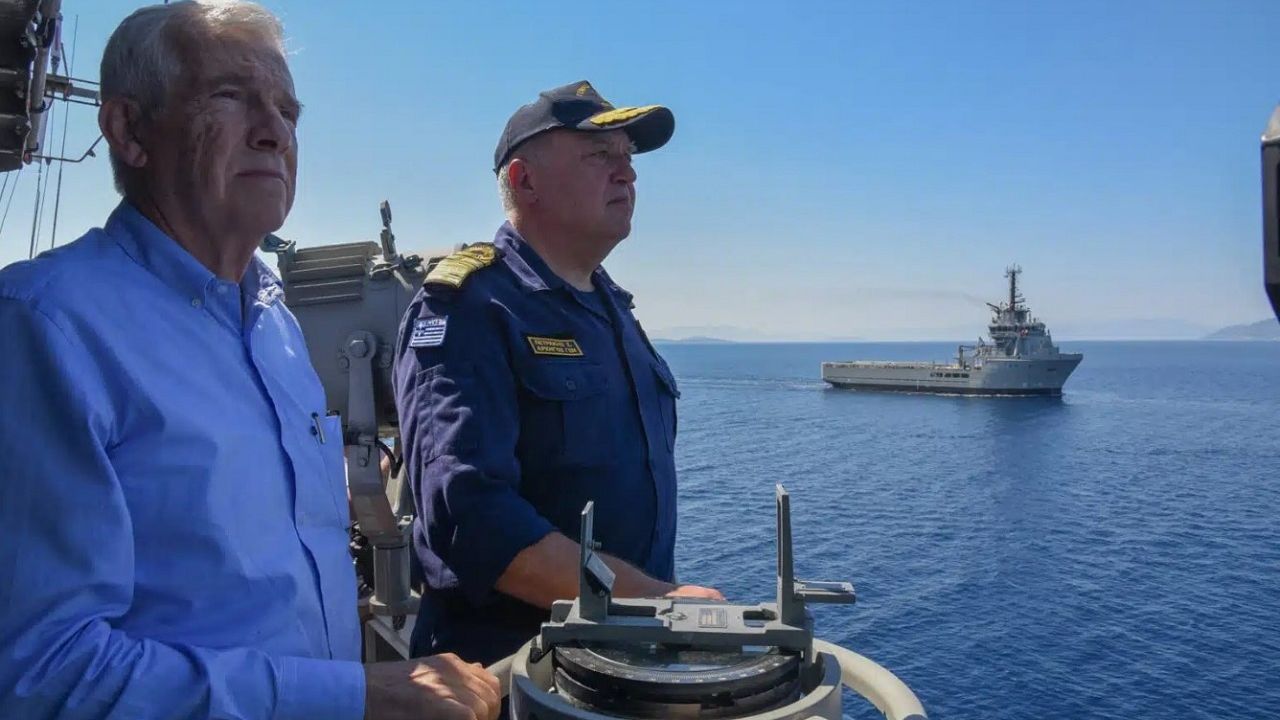 Armatör Panos Laskaridis, Yunan Donanması'na gemi bağışladı
