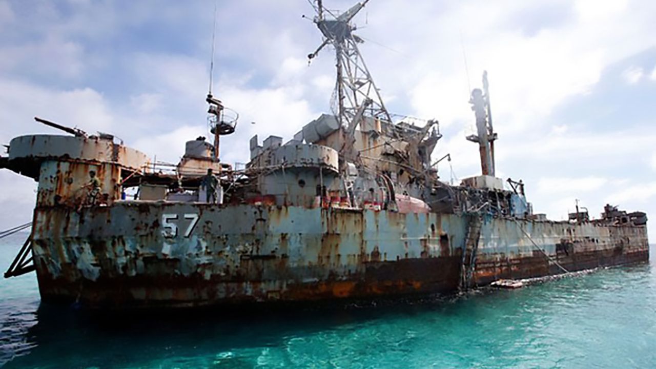 Çin ile Filipinler'i savaşın eşiğine bir paslı gemi getirdi