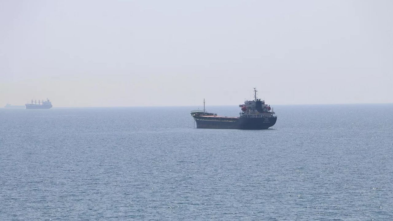 Ukrayna Donanması ticaret gemileri için yeni rota belirledi