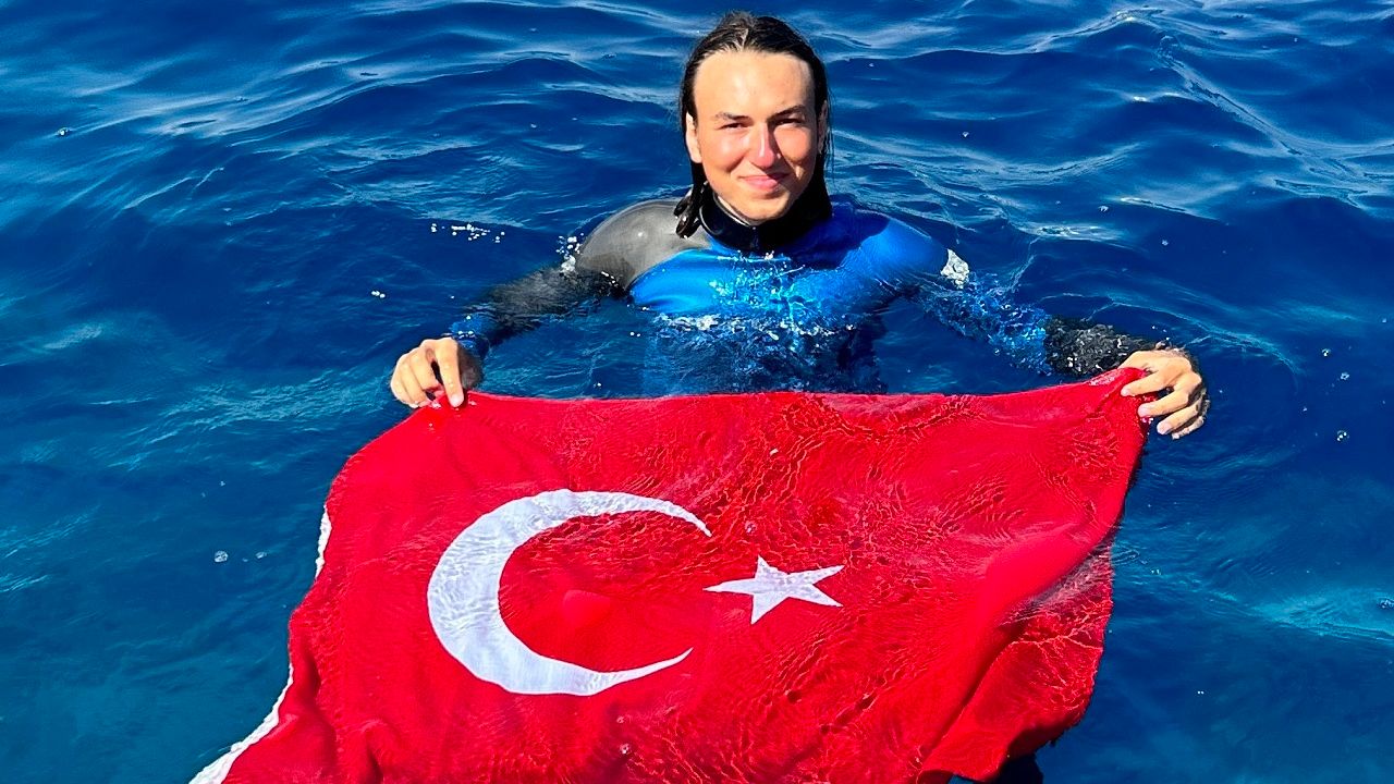 Türk dalışçıdan Mısır’da rekor