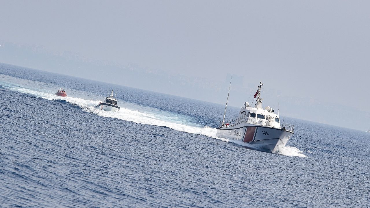 Antalya’da Sahil Güvenlik Komutanlığı ekiplerinden nefes kesen kurtarma tatbikatı