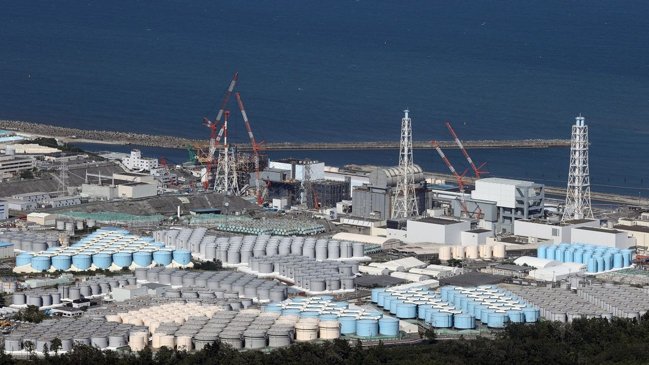 Fukushima Nükleer Santrali'ndeki radyoaktif su denize boşaltılmaya başlandı