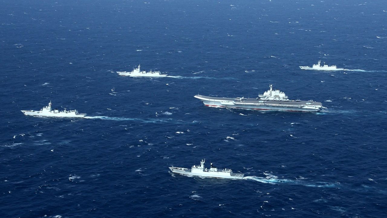 Çin ve Rusya gemileri ilk kez birlikte geçiş yaptı