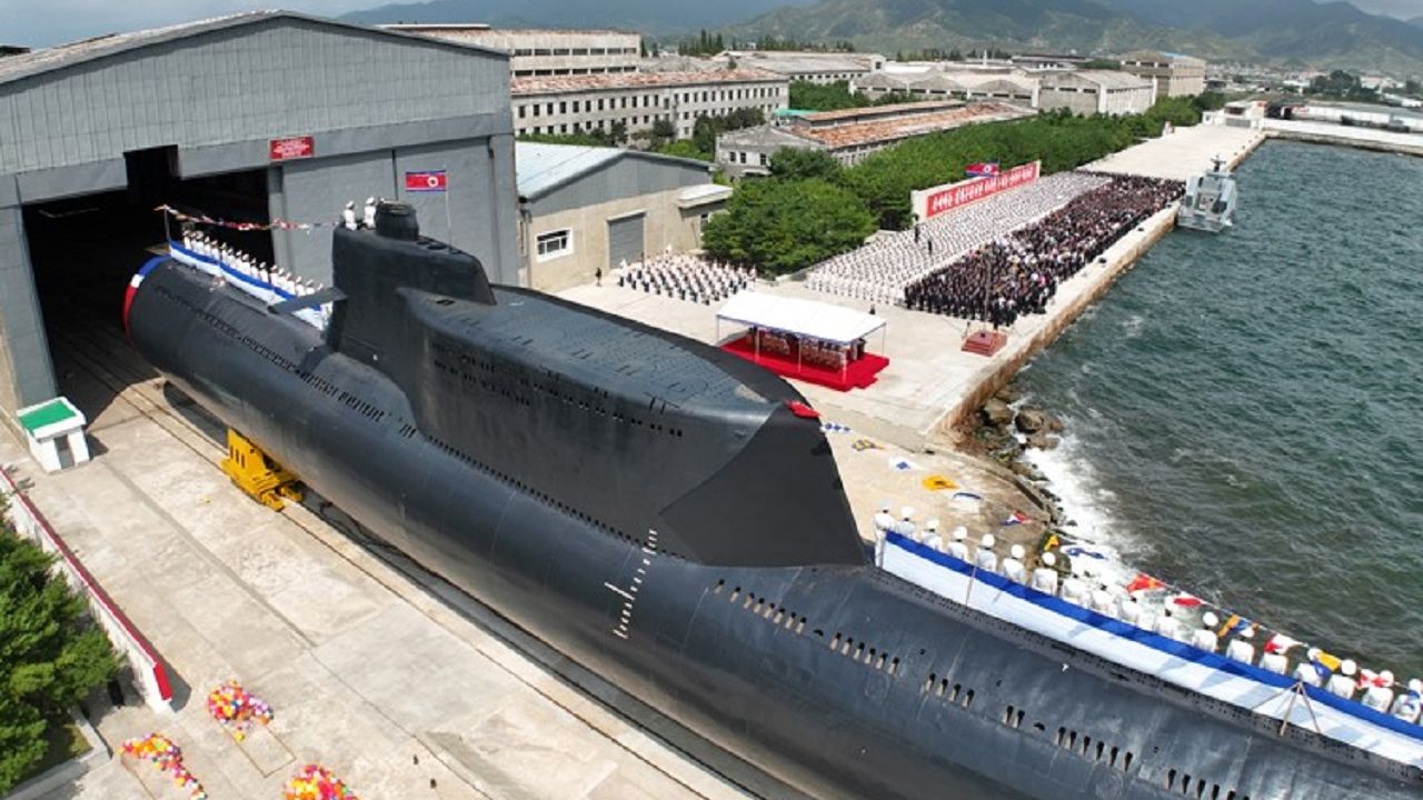 Kuzey Kore, ilk taktik nükleer denizaltısını tanıttı
