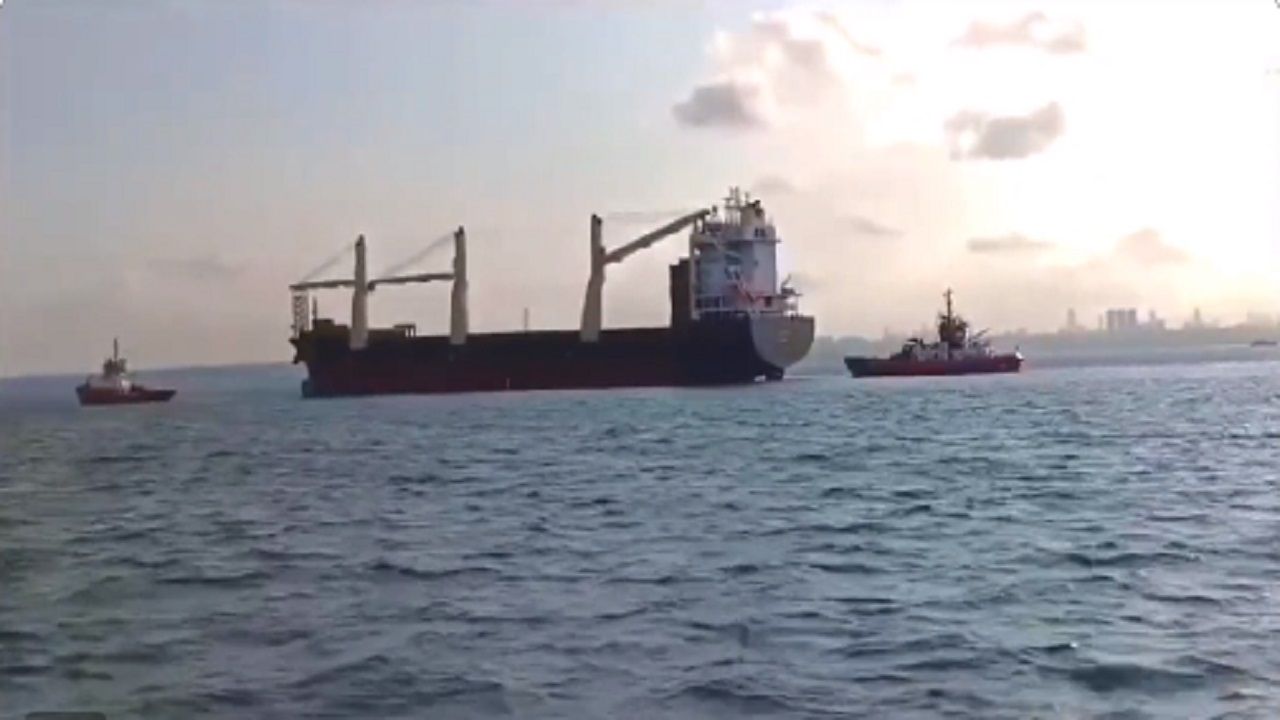 İstanbul Boğazı'nda arızalanan gemi Ahırkapı'ya demirledi