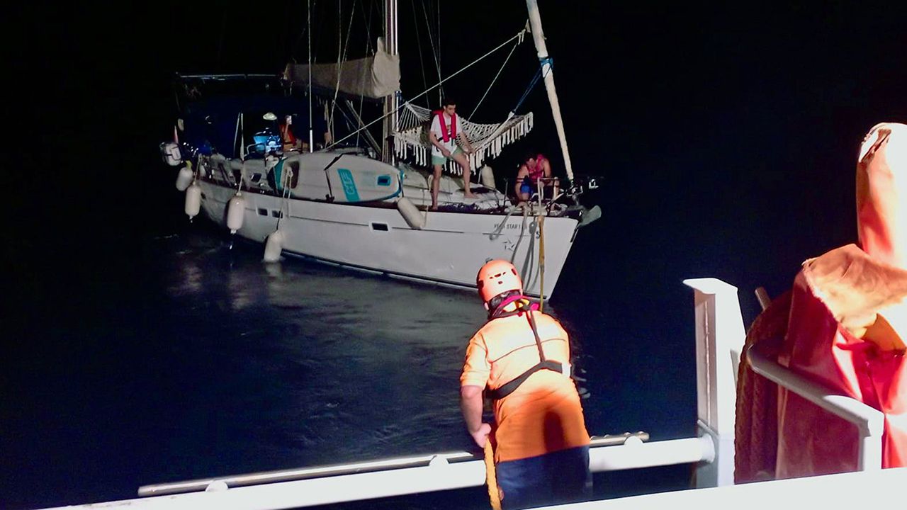 Sürüklenen 14 metrelik tekneyi KIYEM ekipleri kurtardı