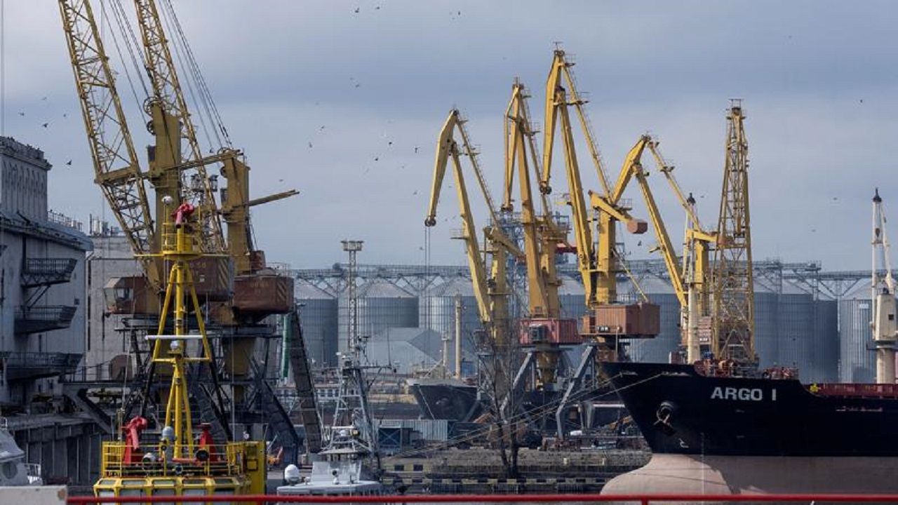 Rusya'nın saldırısında liman ve tarımsal altyapı tesisleri hasar gördü