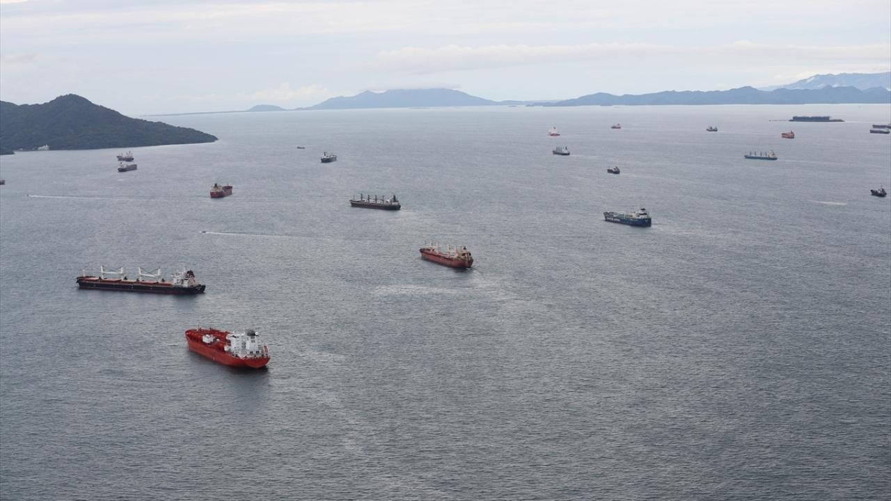 Panama Kanalı'nda kuyrukta bekleyen gemiler için 'geçiş ihalesi'