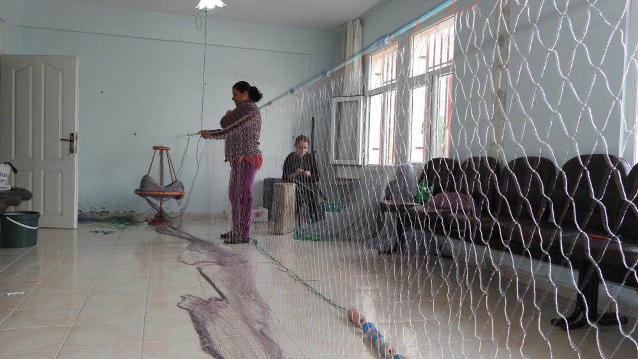 Depremzede kadınlar geçimini balıkçılıkla sağlıyor