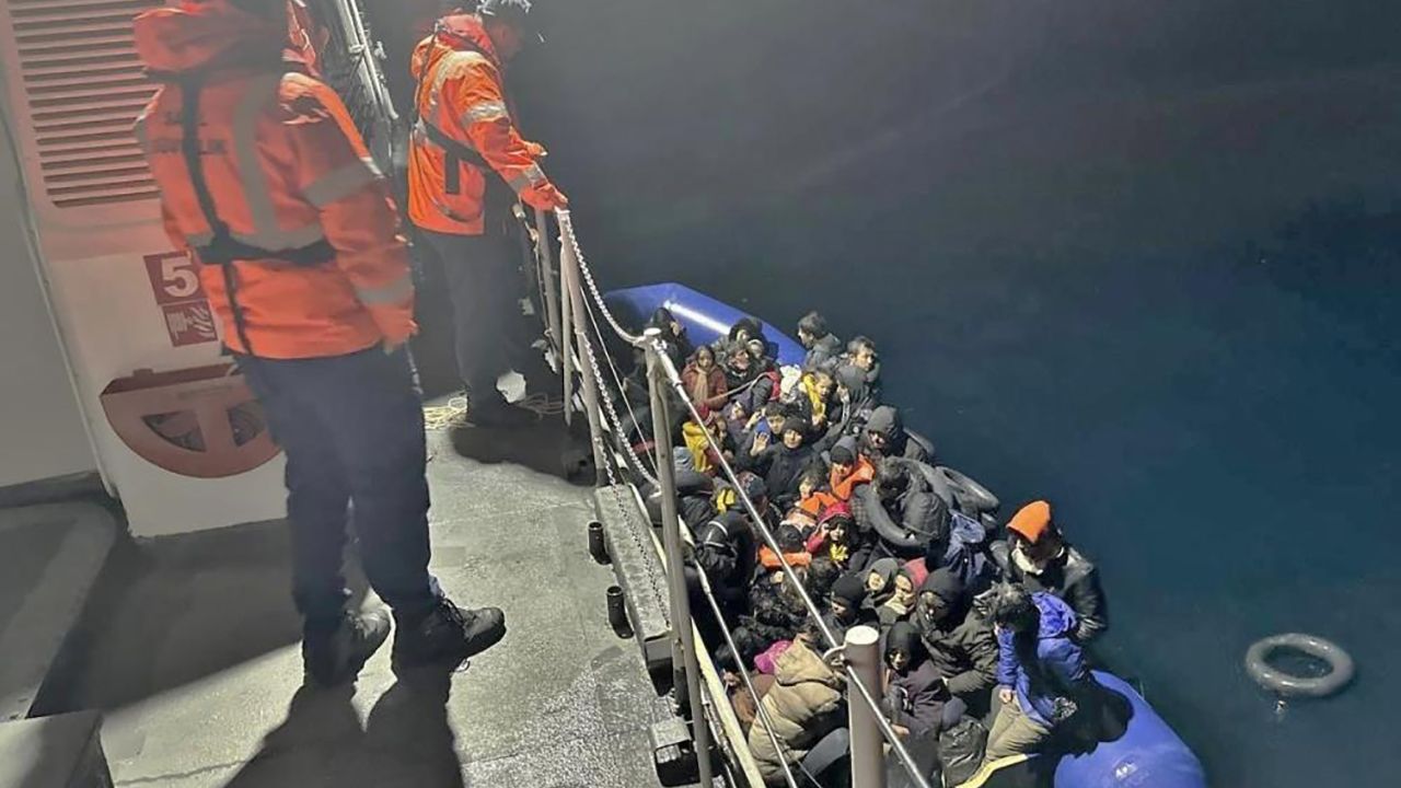 Ayvacık açıklarında 67 kaçak göçmen yakalandı