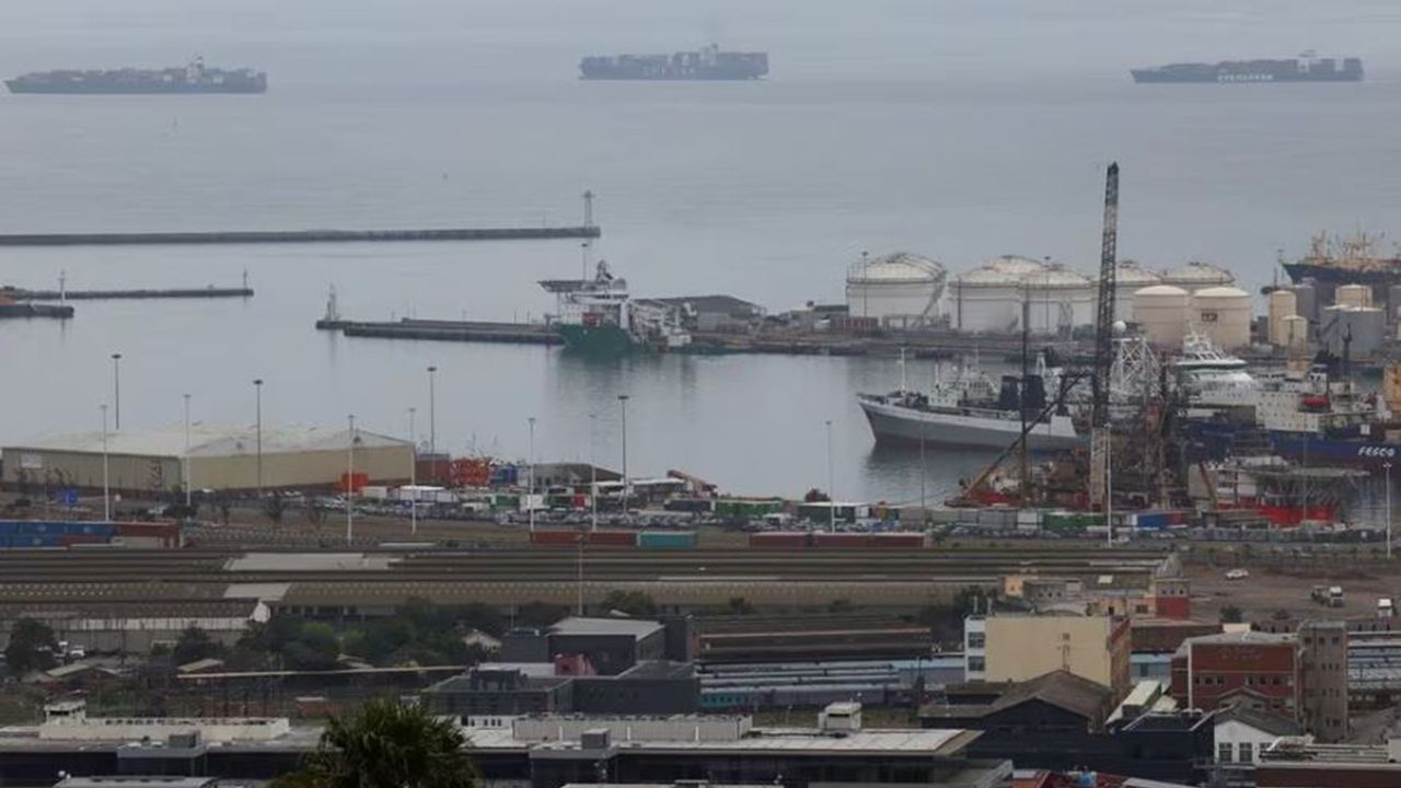Rota değiştiren gemiler Afrika limanlarının yetersizliği ile boğuşuyor