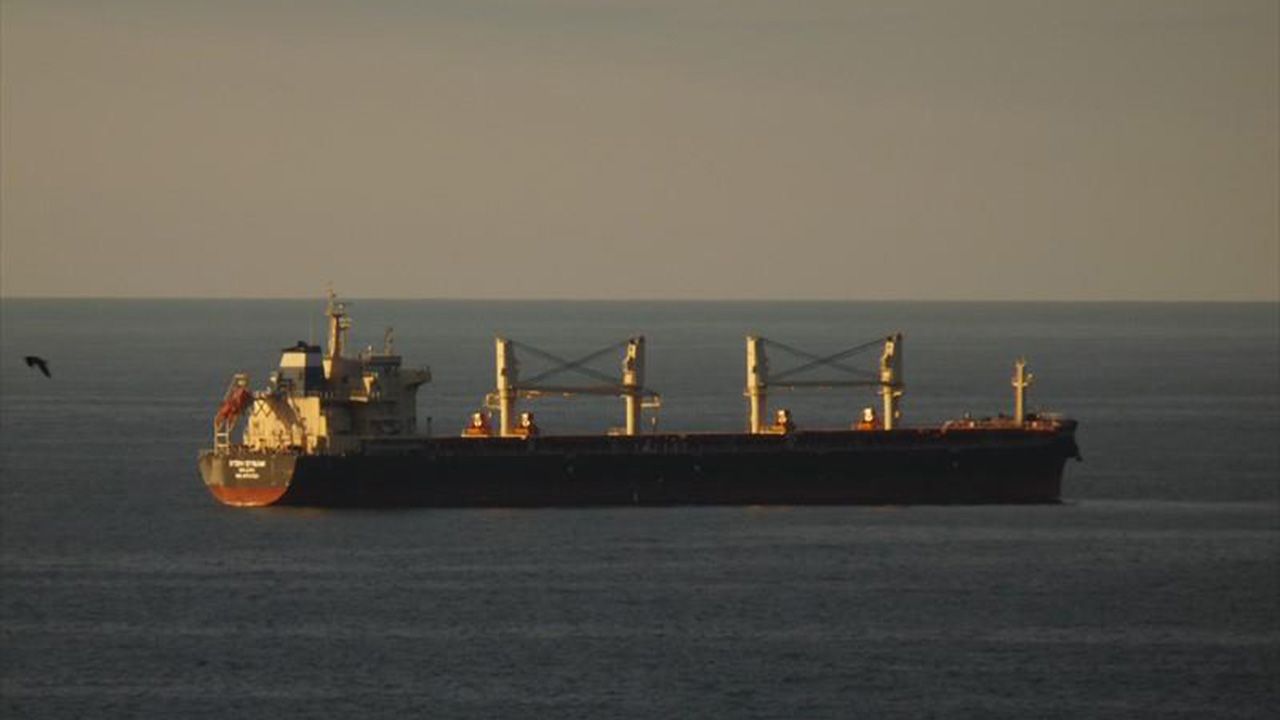 Yemen açıklarında ABD'ye ait gemiye füzeli saldırı!