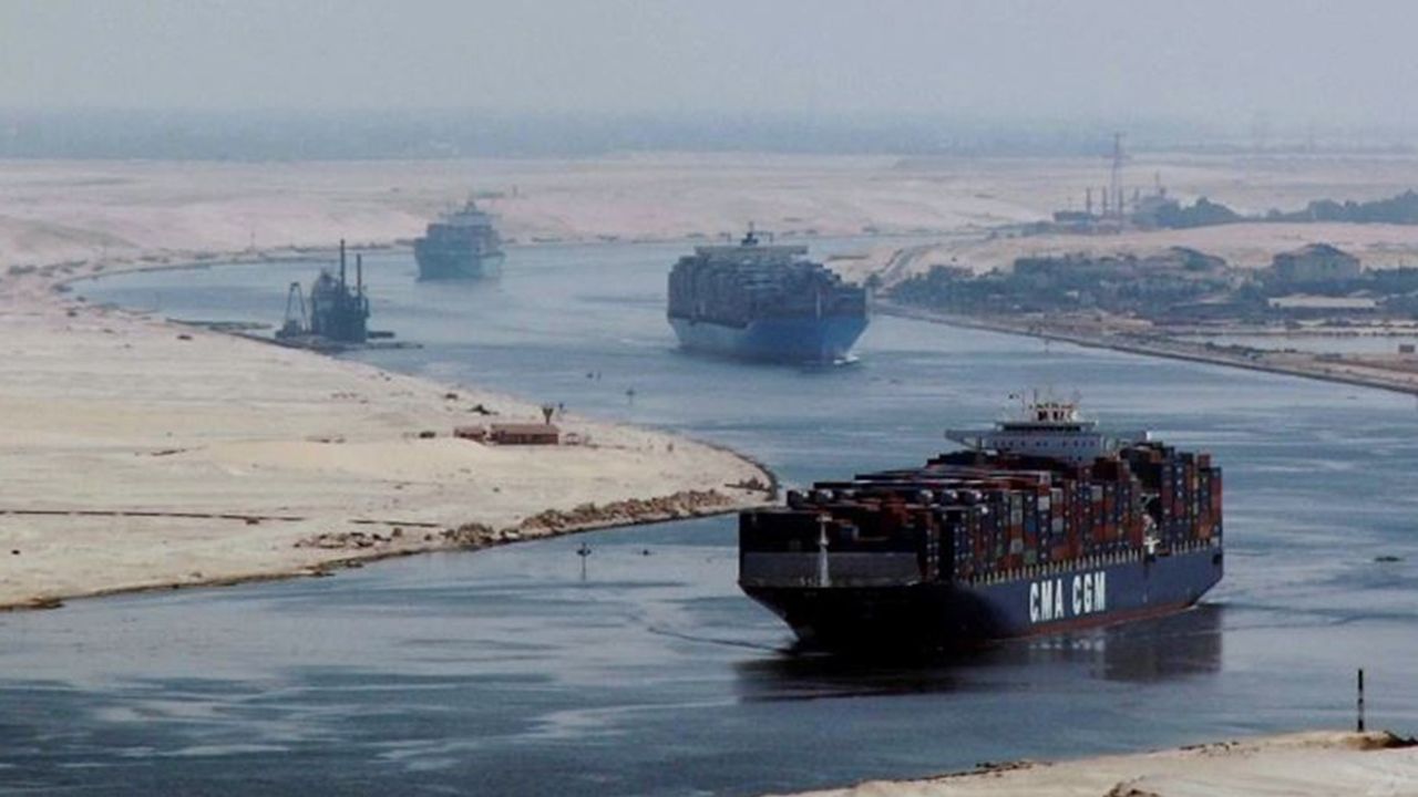 Süveyş Kanalı'ndaki gemi trafiği yüzde 20 düştü