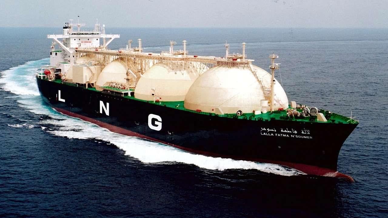 Katar, Kızıldeniz'den LNG sevkiyatını durdurdu