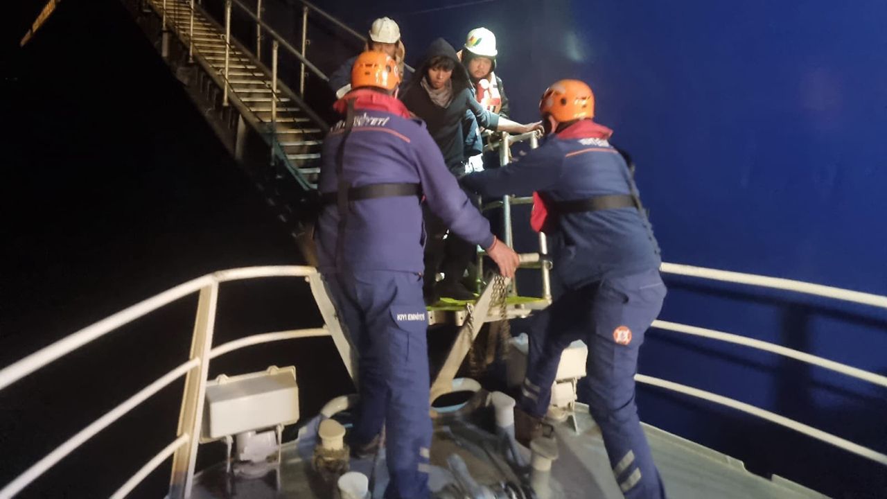 Kilyos'ta demirli gemideki personelden tıbbi tahliye talebi